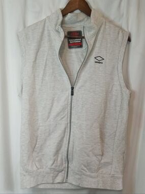Umbro Light Gray Zip Front Sleeveless Vest Pockets International Sportswear
